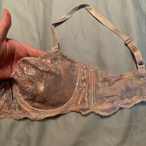 VS Dream Angel’s Unlined Push-up Bra - Picture 6 of 9